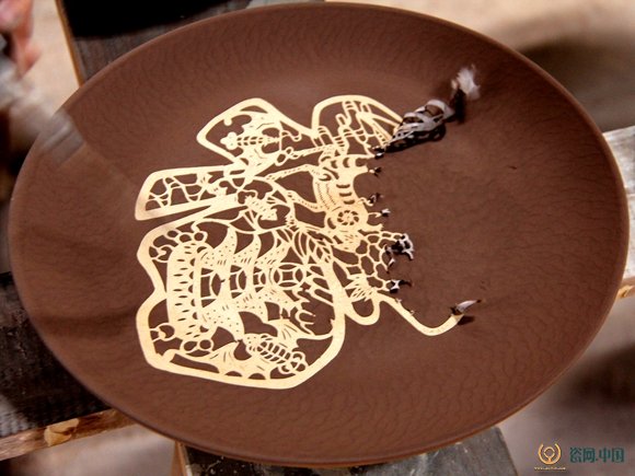 吉州窯剪紙貼花制作工藝