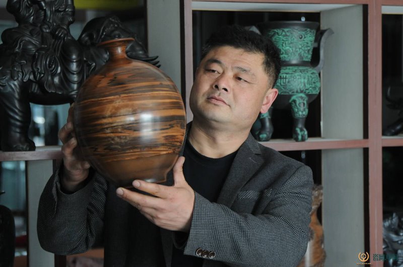 “红木+陶瓷”主题文化展参展艺术家谭连国作品欣赏