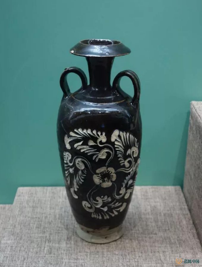 中国 耀州窯青磁 貼神獣面文瓶 唐木台付 在銘 M R5981 美術品/アンティーク